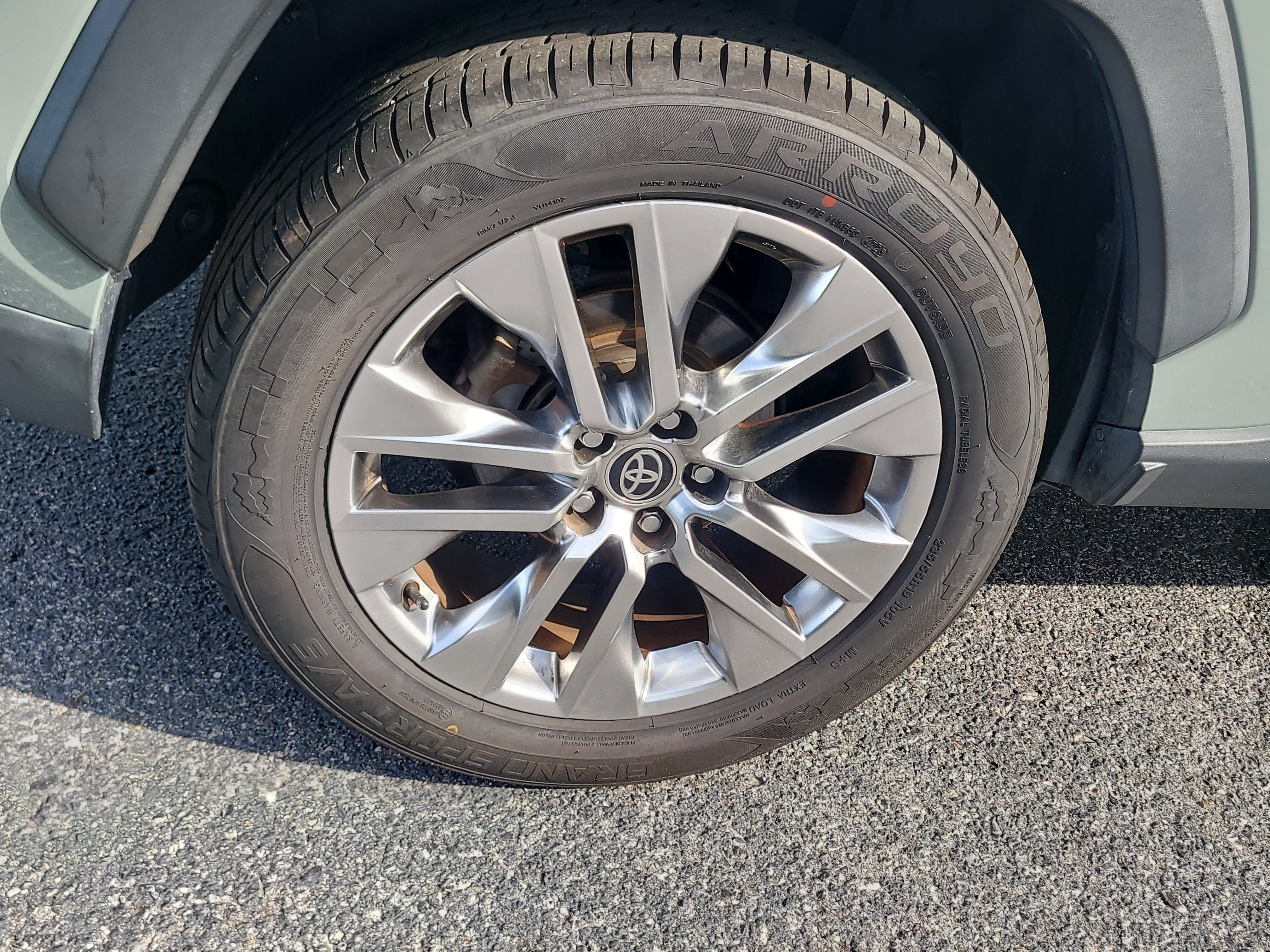 Used 2021 Toyota RAV4 XLE Premium FWD image 10