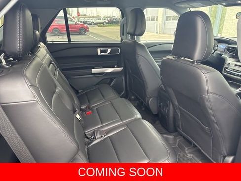 Used 2023 Ford Explorer XLT w/ Equipment Group 202A AWD/4WD image 5