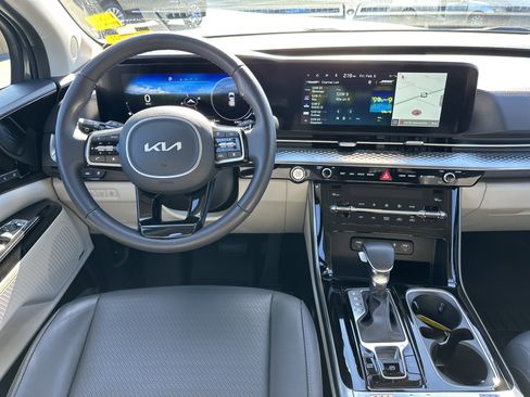 Used 2023 Kia Carnival SX Prestige image 19