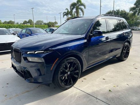 Used 2026 BMW X7 xDrive40i w/ M Sport Package AWD/4WD image 3