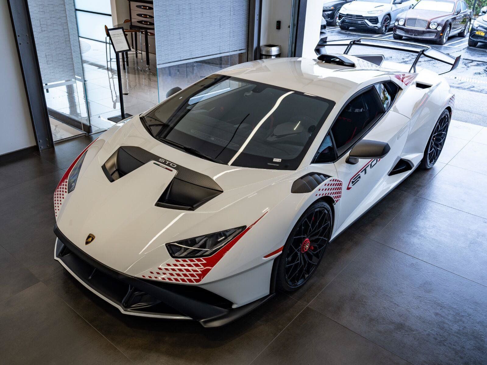 Used 2022 Lamborghini Huracan STO RWD image 53