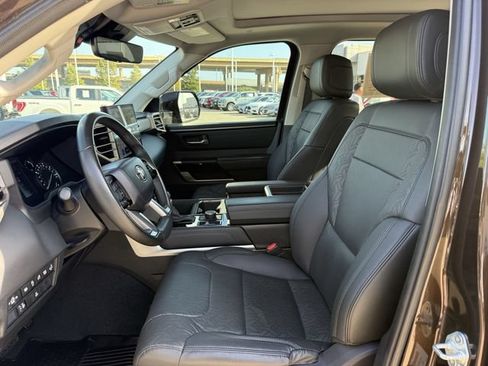 Used 2023 Toyota Tundra Limited w/ Power Package AWD/4WD image 29