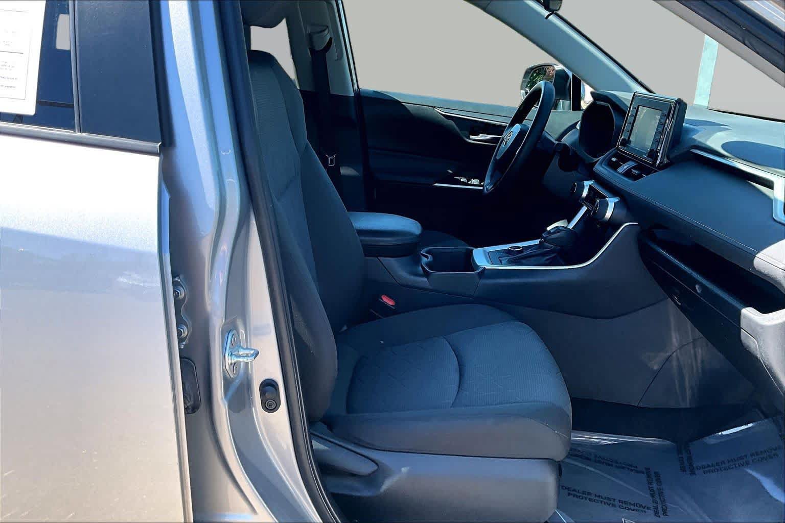 Used 2022 Toyota RAV4 XLE AWD/4WD image 8