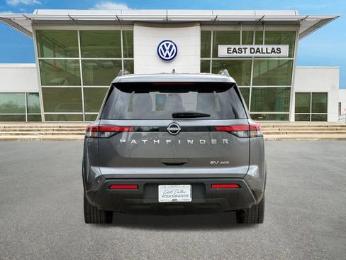 Used 2024 Nissan Pathfinder SV image 4