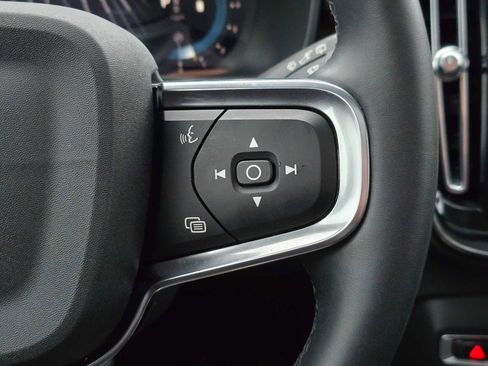 Used 2023 Volvo XC40 B5 Ultimate w/ Protection Package Premier image 29