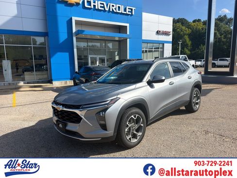Used 2024 Chevrolet Trax LT FWD image 1