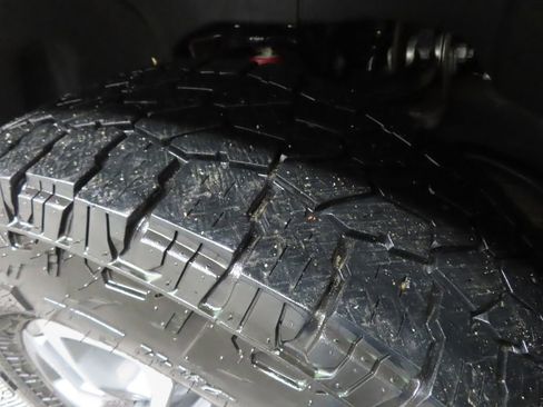 Used 2023 GMC Sierra 2500 SLE w/ SLE Value Package; image 9