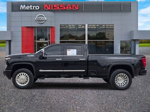 Used 2025 Chevrolet Silverado 3500 High Country w/ Technology Package image 3