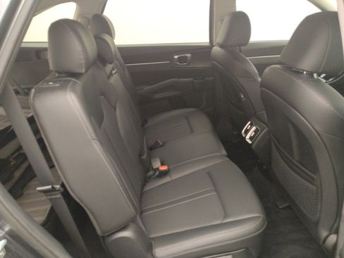 Used 2022 Kia Sorento S FWD image 19