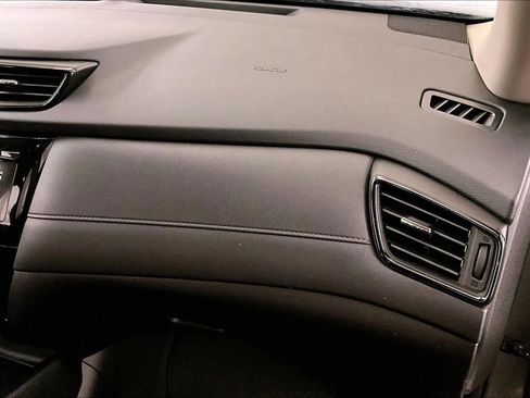 Used 2017 Nissan Rogue S image 15