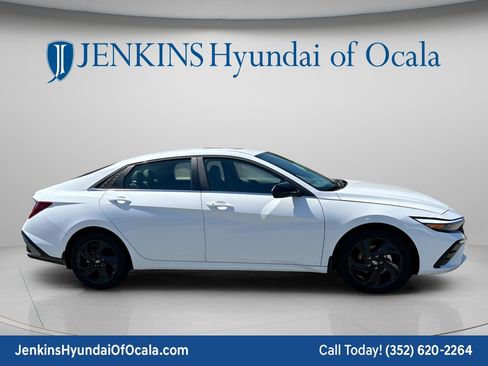 New 2026 Hyundai Elantra SEL Sport Premium FWD image 2