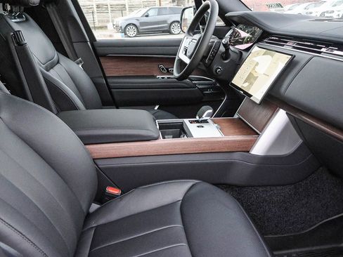 New 2025 Land Rover Range Rover SE image 16
