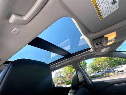 Used 2024 Nissan Rogue SV w/ SV Premium Package image 14