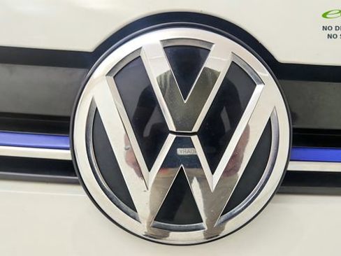 Used 2019 Volkswagen e-Golf SE w/ Driver Assistance Package FWD image 32
