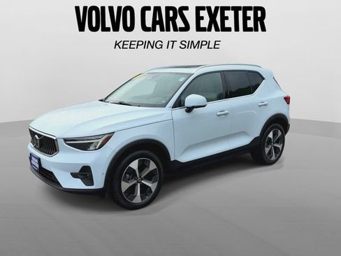 Certified 2024 Volvo XC40 B5 Plus w/ Climate Package AWD/4WD image 4
