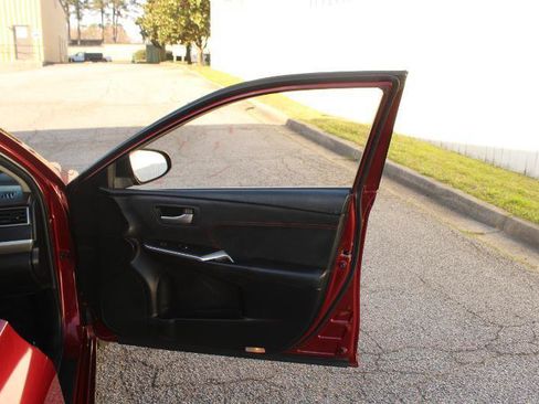 Used 2016 Toyota Camry XSE w/ Moonroof Package FWD image 18