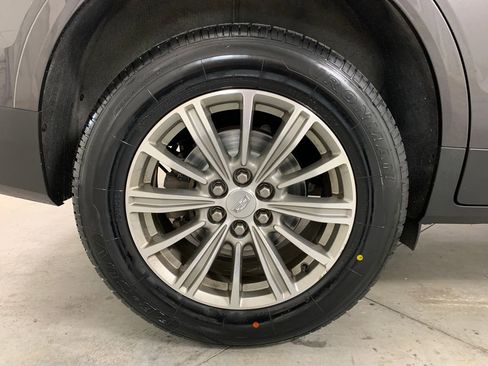 Used 2018 Cadillac XT5 Luxury w/ Driver Awareness Package image 28