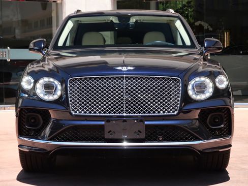Used 2022 Bentley Bentayga AWD/4WD image 26