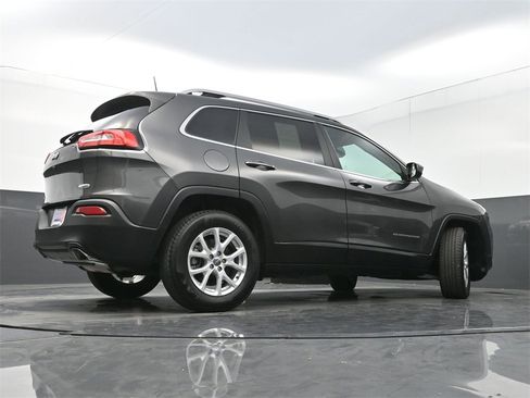 Used 2018 Jeep Cherokee Latitude Plus image 26