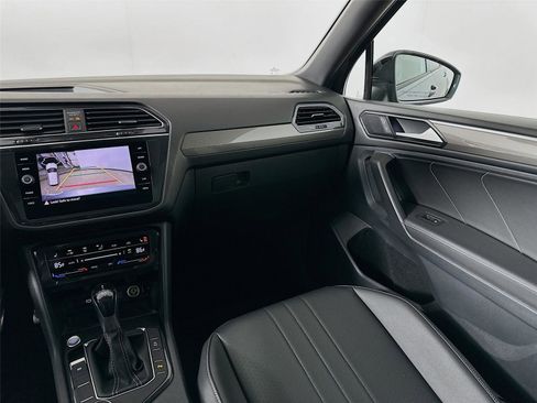 Used 2022 Volkswagen Tiguan SE R-Line image 24