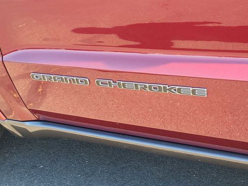 Used 2018 Jeep Grand Cherokee Limited image 15