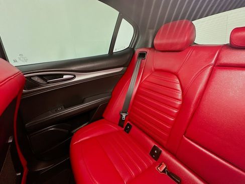 Used 2024 Alfa Romeo Stelvio Veloce image 12