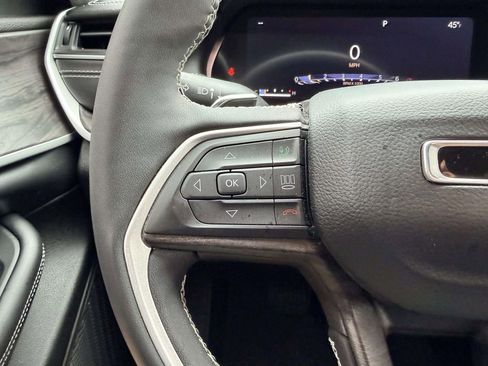 Used 2023 Jeep Grand Cherokee Limited w/ Black Appearance Package image 11