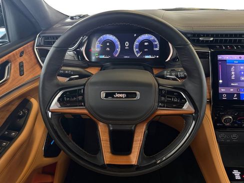 Used 2025 Jeep Grand Cherokee L Summit AWD/4WD image 17