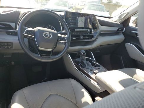 Used 2020 Toyota Highlander Limited AWD/4WD image 10