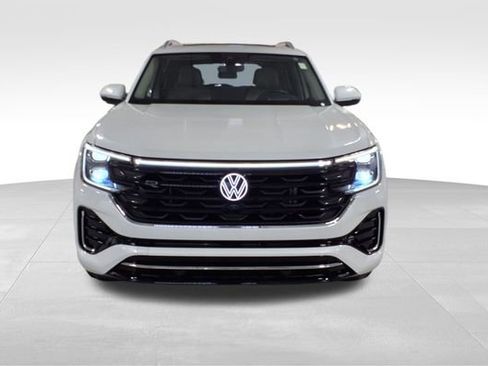 Used 2024 Volkswagen Atlas SEL Premium R-Line image 2