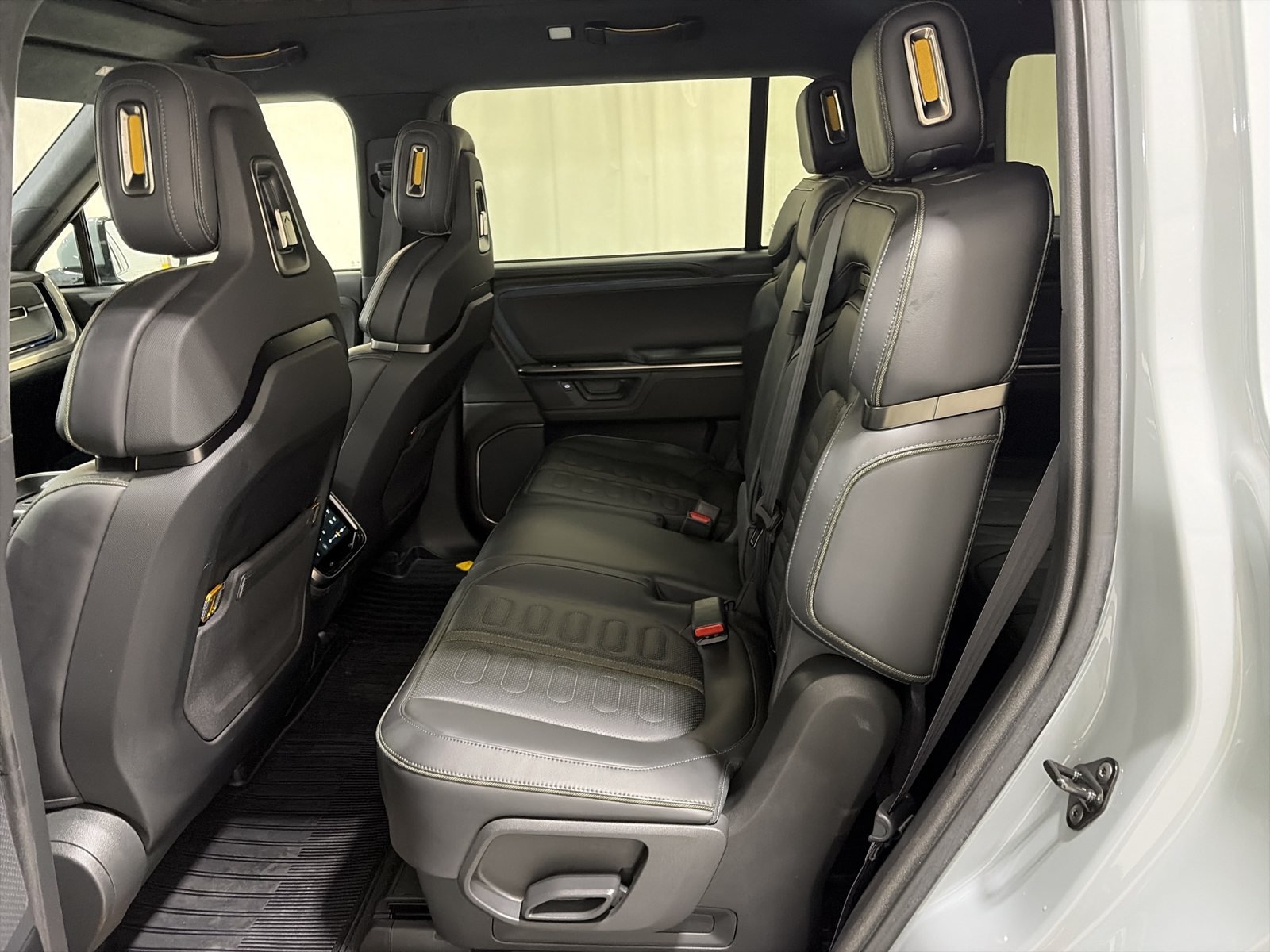 Used 2025 Rivian R1S Adventure Dual AWD/4WD image 21