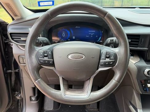 Used 2020 Ford Explorer Platinum w/ Premium Technology Package AWD/4WD image 22