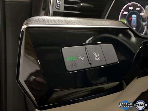 Used 2021 Audi e-tron Premium image 32