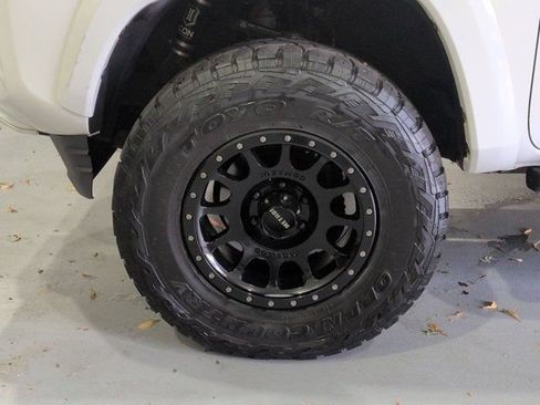Used 2017 Toyota Tacoma TRD Sport w/ Tow Package (A/T) AWD/4WD image 7