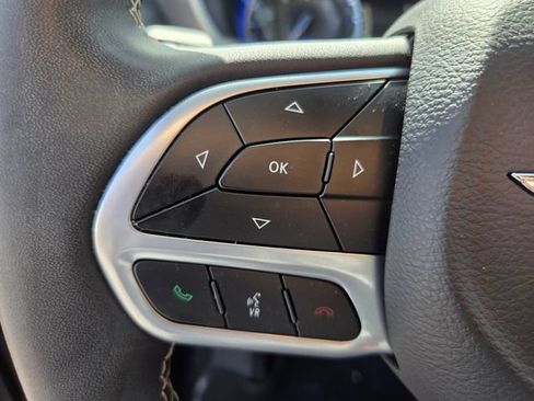 Used 2025 Chrysler Pacifica Select AWD/4WD image 21