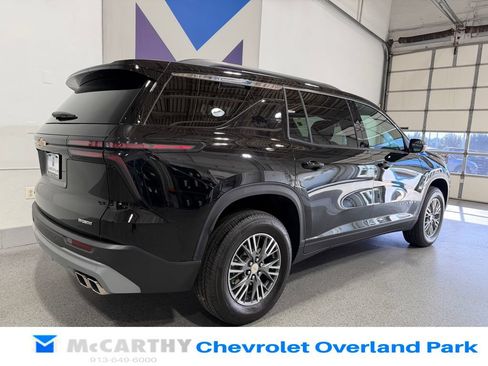 Used 2025 Chevrolet Traverse LT w/ Driver Confidence Package FWD image 5