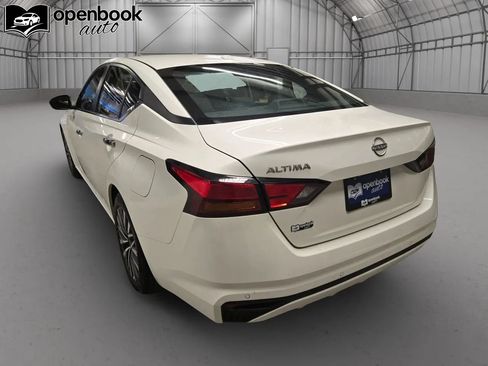 Used 2025 Nissan Altima 2.5 SV FWD image 7