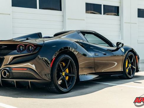 Used 2022 Ferrari F8 Tributo image 60