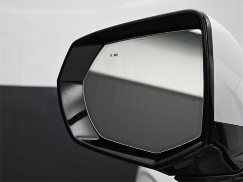 Used 2022 Chevrolet Tahoe LT w/ Luxury Package image 8