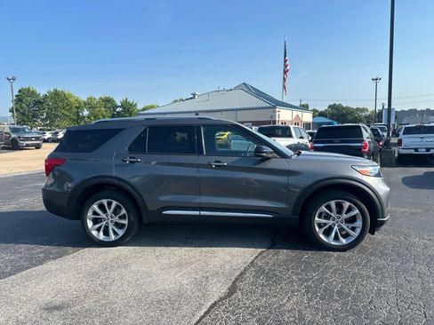 Used 2023 Ford Explorer Platinum w/ Equipment Group 601A AWD/4WD image 4