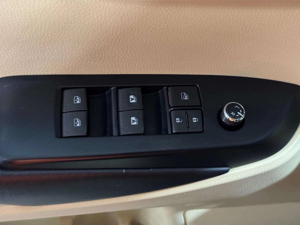 Used 2019 Toyota Highlander XLE AWD/4WD image 20