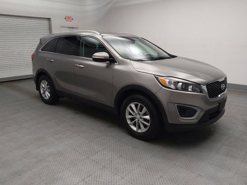 Used 2018 Kia Sorento LX image 11