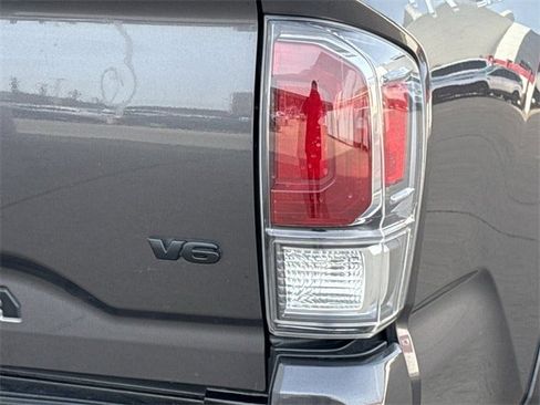 Used 2021 Toyota Tacoma TRD Sport image 6