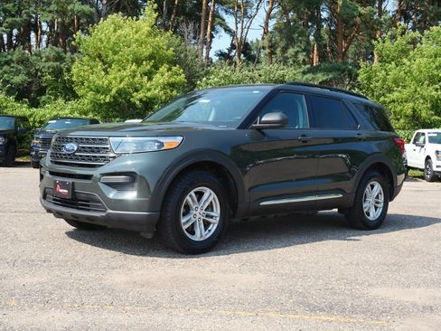 Used 2024 Ford Explorer XLT w/ Class IV Trailer Tow Package AWD/4WD image 2
