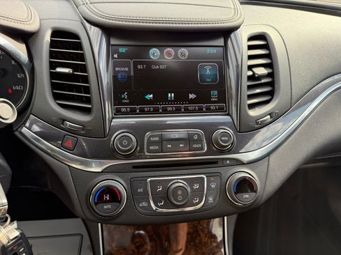 Used 2014 Chevrolet Impala LT w/ Convenience Package image 30