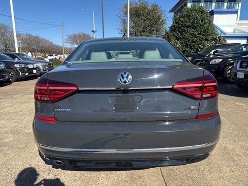 Used 2017 Volkswagen Passat 1.8T R-Line w/ R-Line Lighting Package image 5