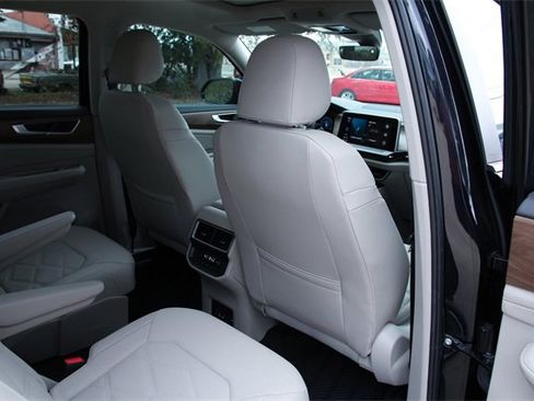 Certified 2025 Volkswagen Atlas SE image 27