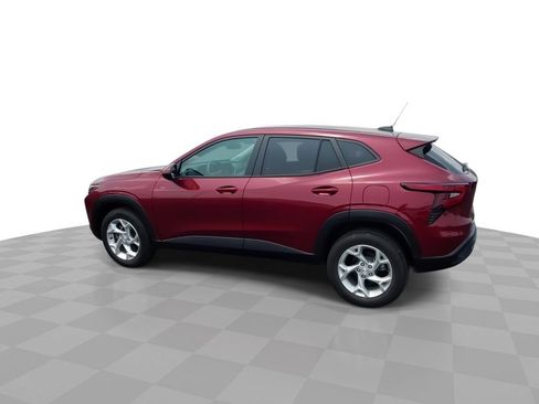 Used 2024 Chevrolet Trax LS w/ LS Convenience Package FWD image 6