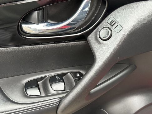 Used 2018 Nissan Rogue Sport SV image 11