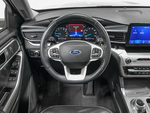Used 2020 Ford Explorer XLT w/ Equipment Group 202A image 17